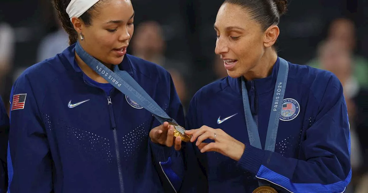 EUA levam ouro 'no apagar das luzes' e encerram Olimpíada no topo do quadro de medalhas