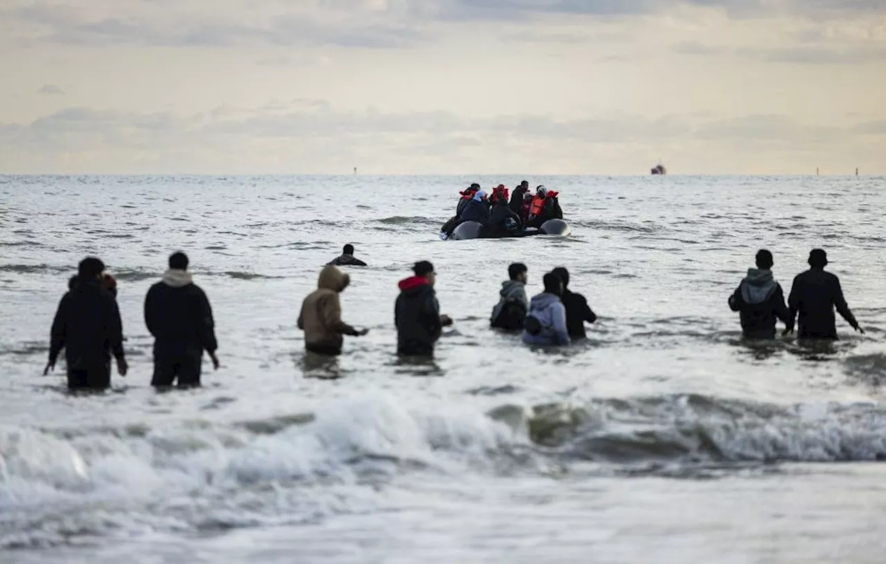 Plus de 700 migrants ont traversé la Manche dimanche, marqué par un naufrage mortel