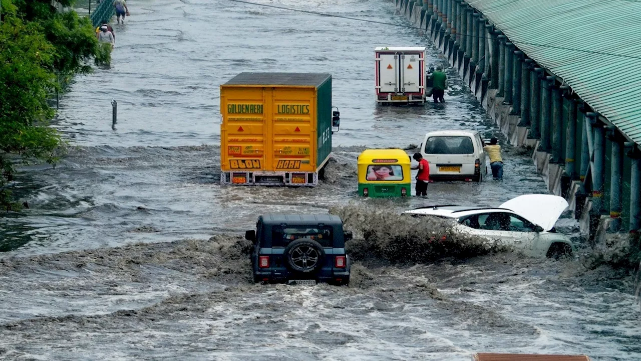 काल बनकर आई बारिश, देश के अलग-अलग हिस्सों में 28 की मौत, पंजाब में गाड़ी के साथ 9 लोग बहे