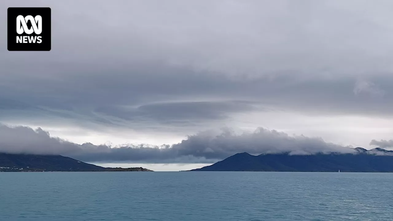 South-east Queensland warned to prepare for heavy rain and localised flash flooding