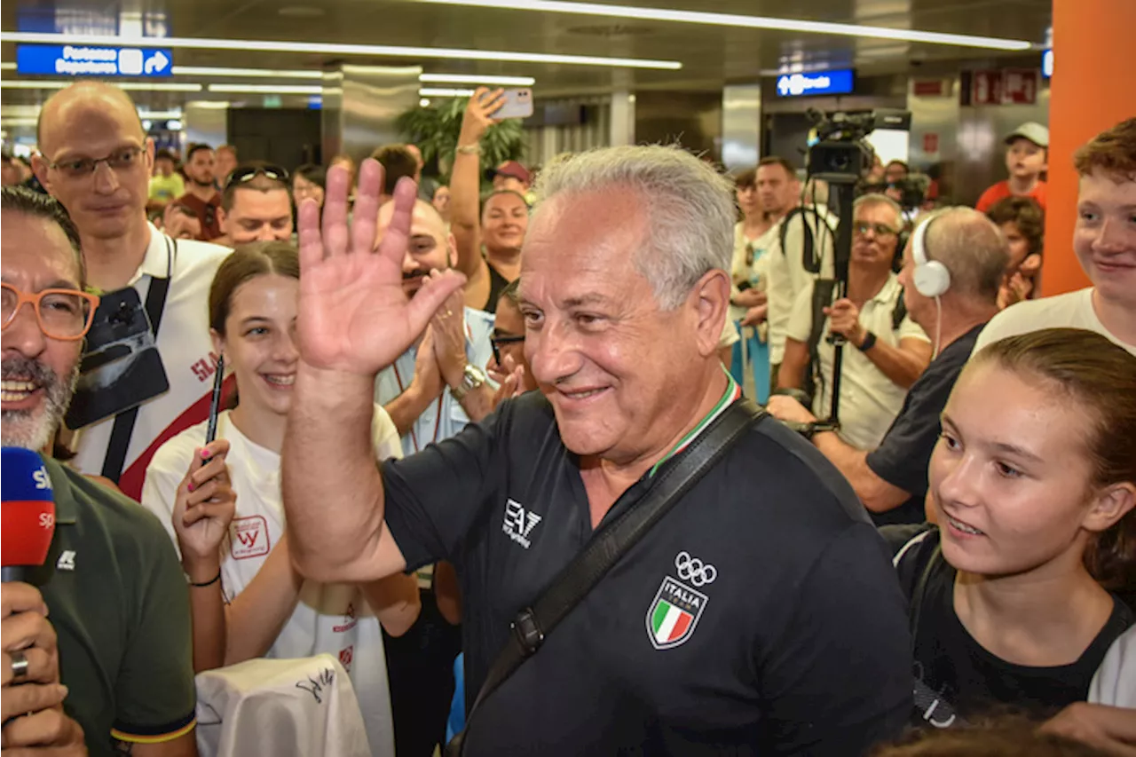 Julio Velasco e la sua nazionale di volley a Linate