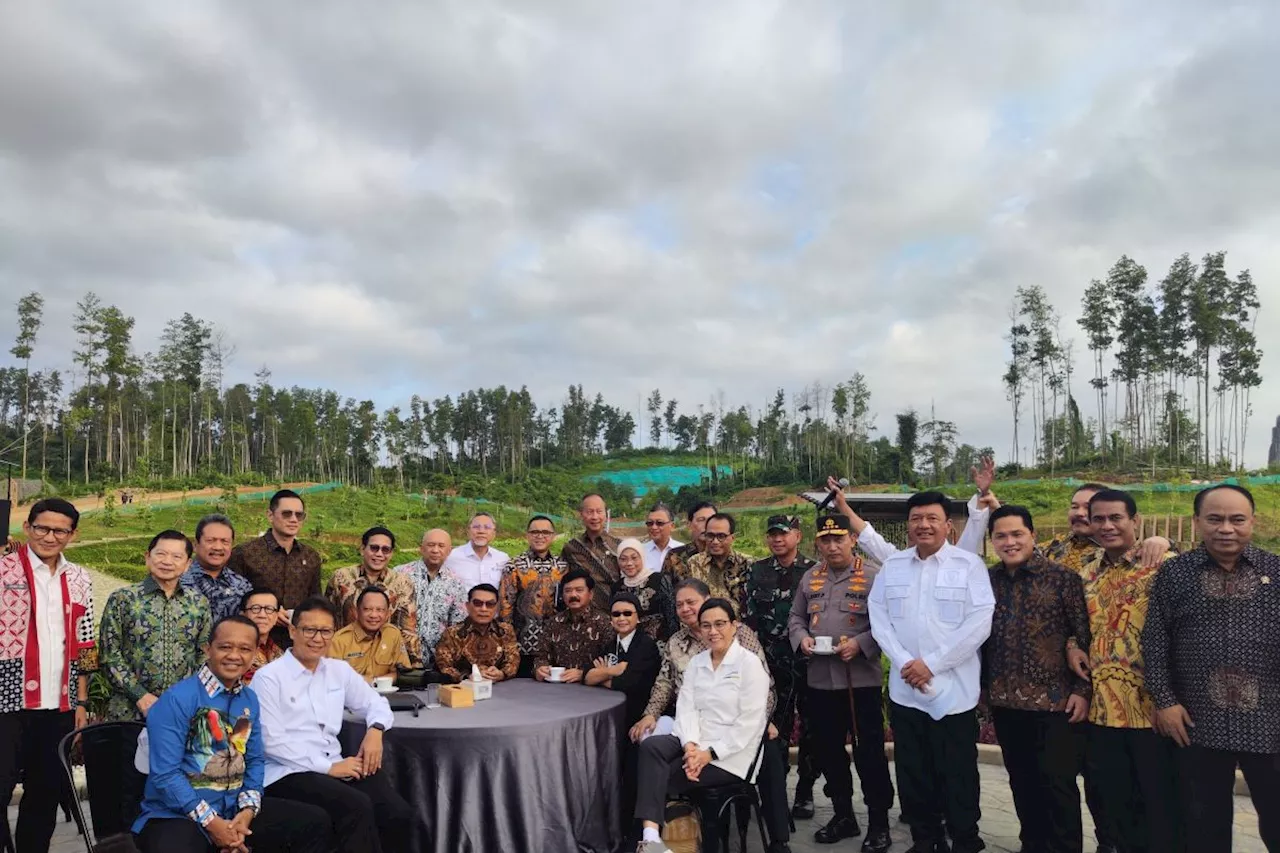 Menteri-menteri KIM berbincang pagi di IKN sebelum sidang kabinet