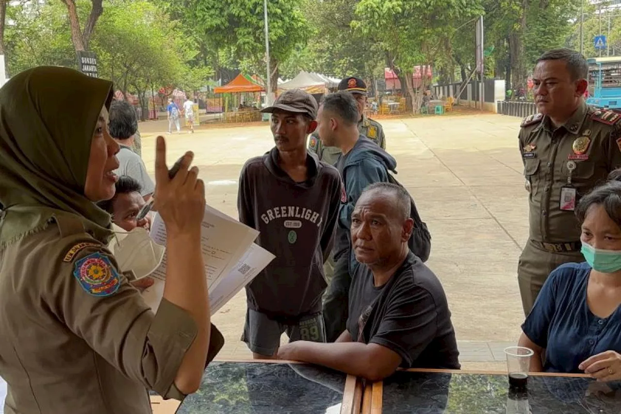 Satpol PP Jakpus tindak juru parkir liar di Sawah Besar