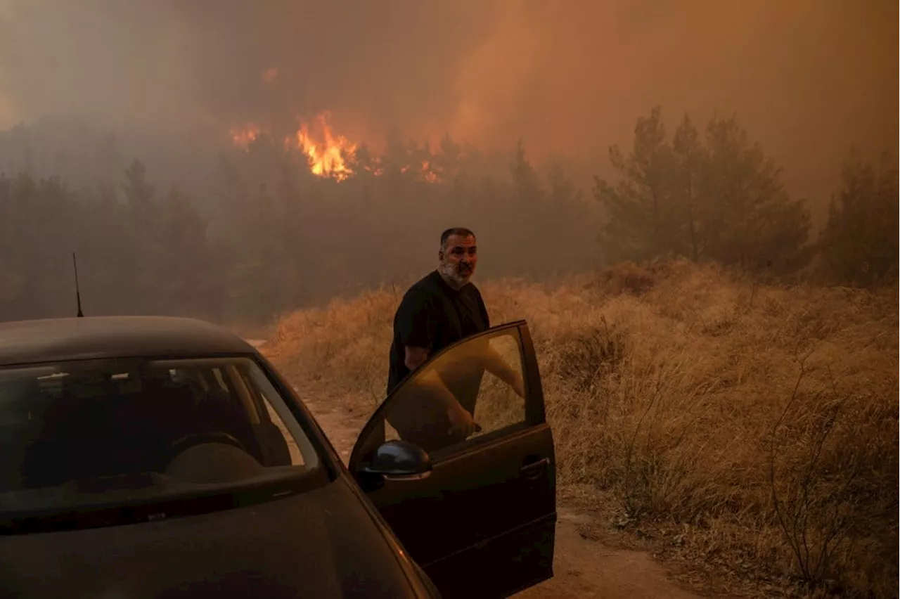 Grécia ordena evacuação por incêndios florestais que se aproximam de Atenas