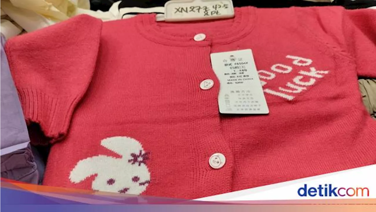 Banyak Baju Impor China Dijual Murah di Pasar Tanah Abang, Ini Buktinya