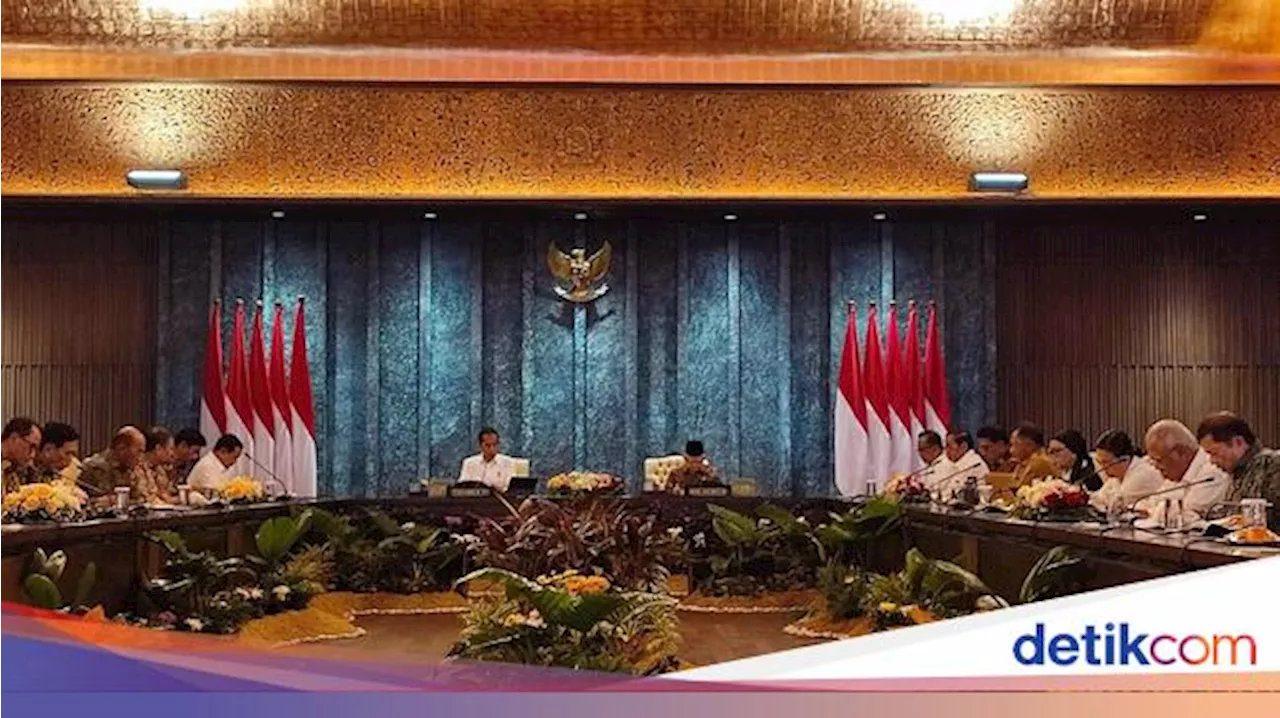 Jokowi Wanti-wanti PMI Manufaktur Anjlok, Singgung Serbuan Barang Impor