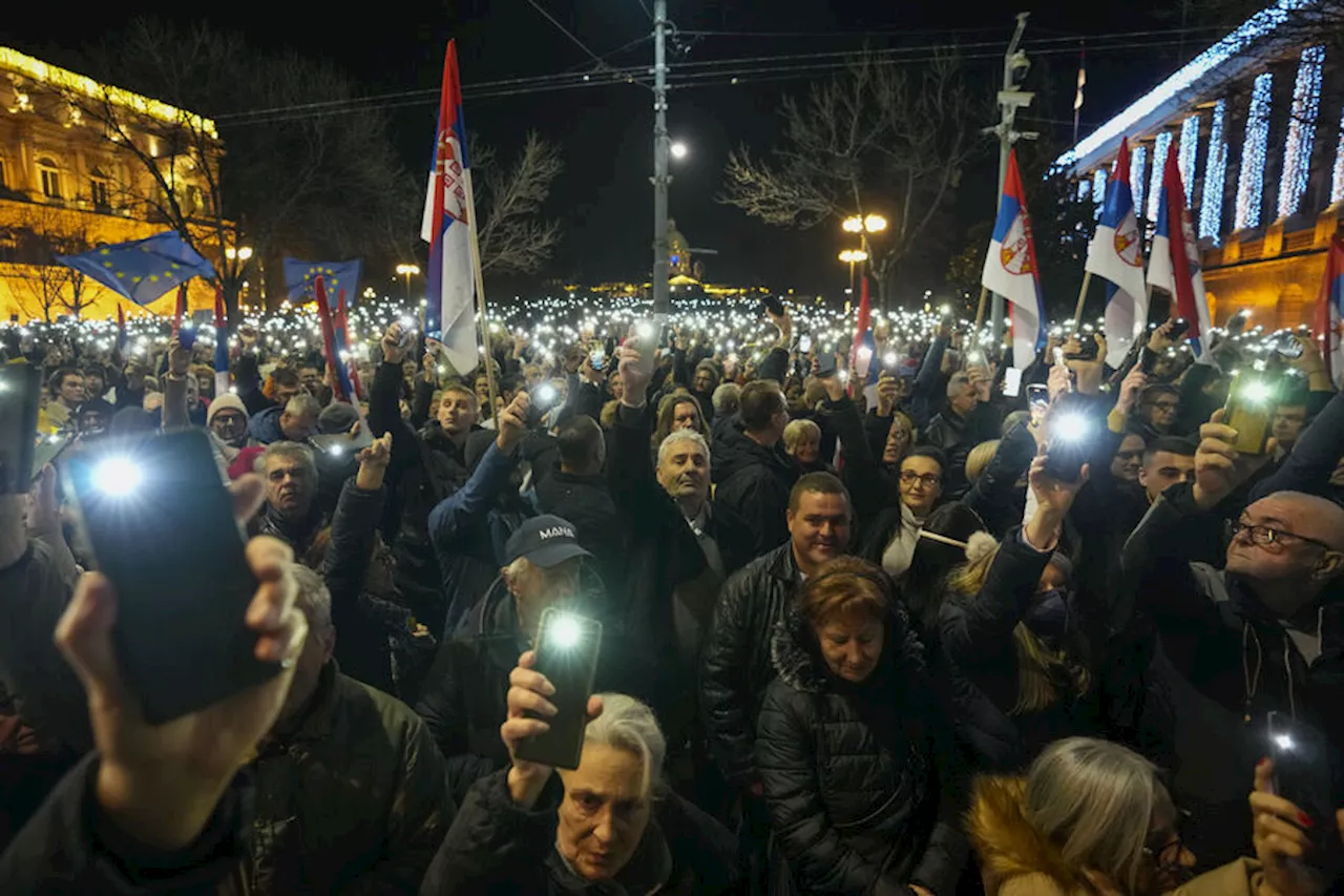 Политолог объяснил выгоду Евросоюза от госпереворота в Сербии