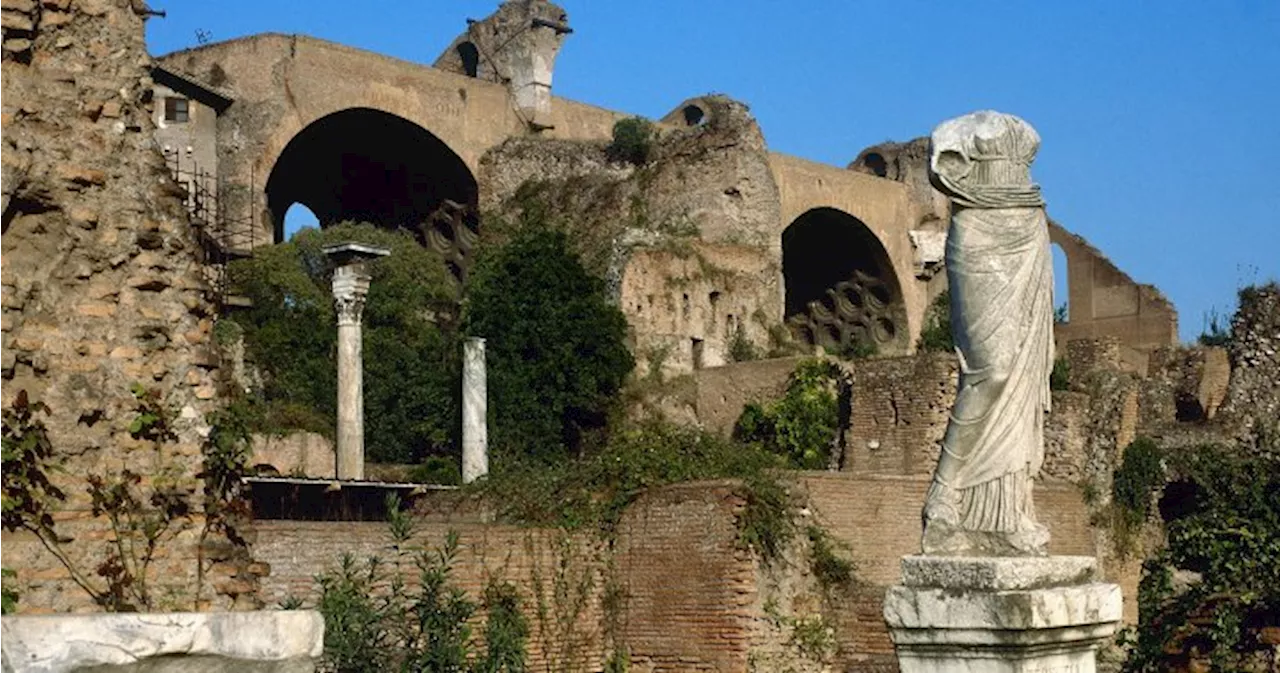 Tourist caught carving initials into ancient Pompeii house, faces huge fine