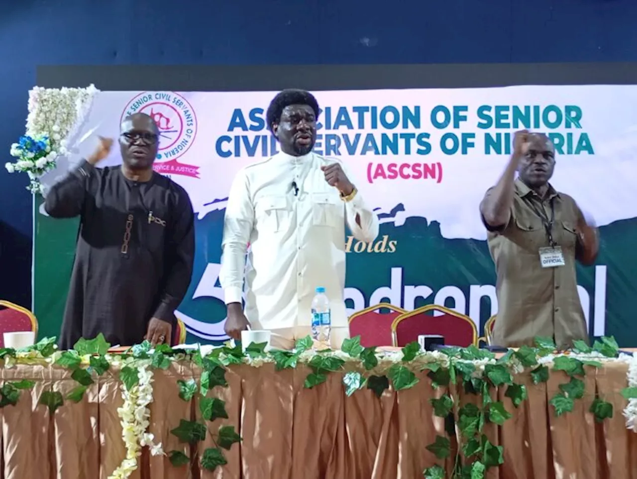 Civil servants urge state govts to implement new minimum wage