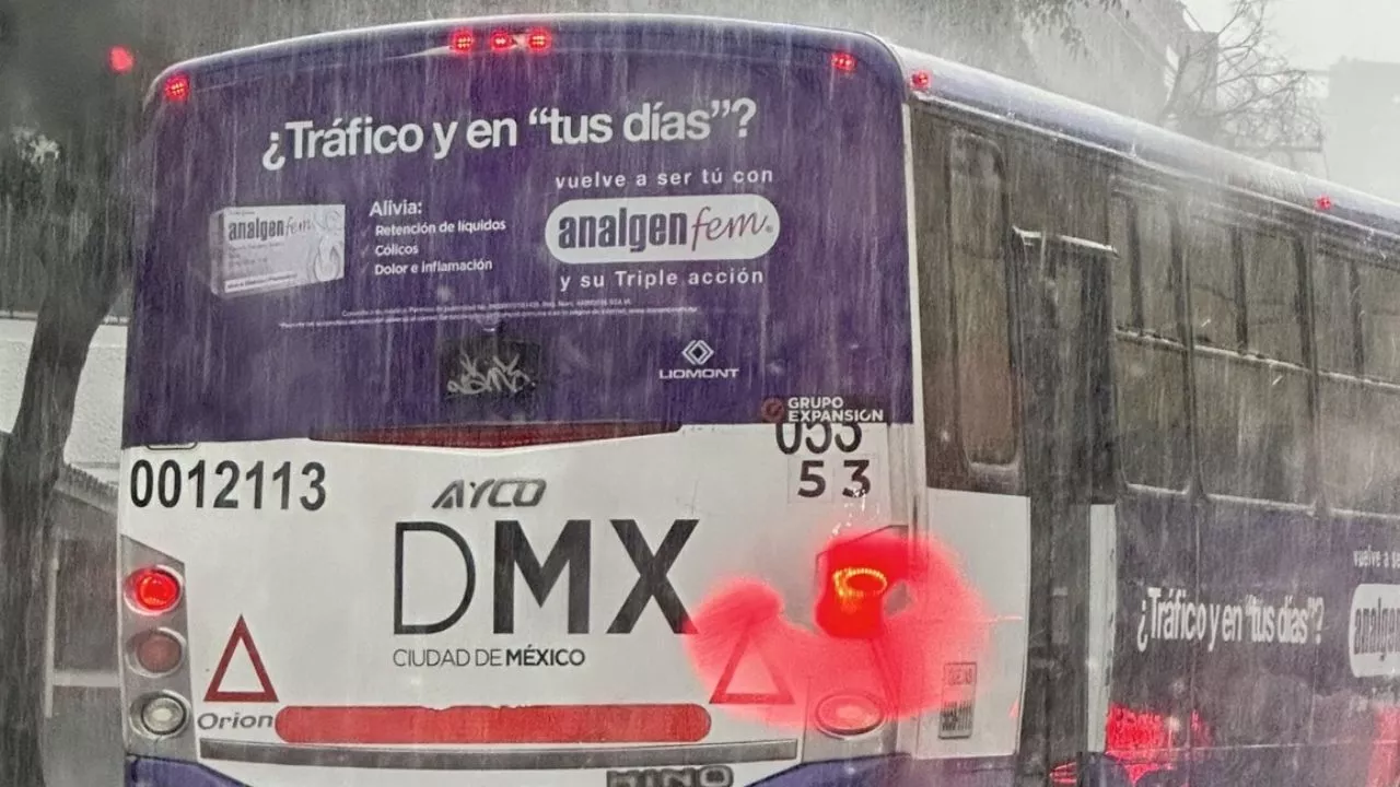 Denuncian brutal golpiza contra hombres y mujeres en un camión de CDMX