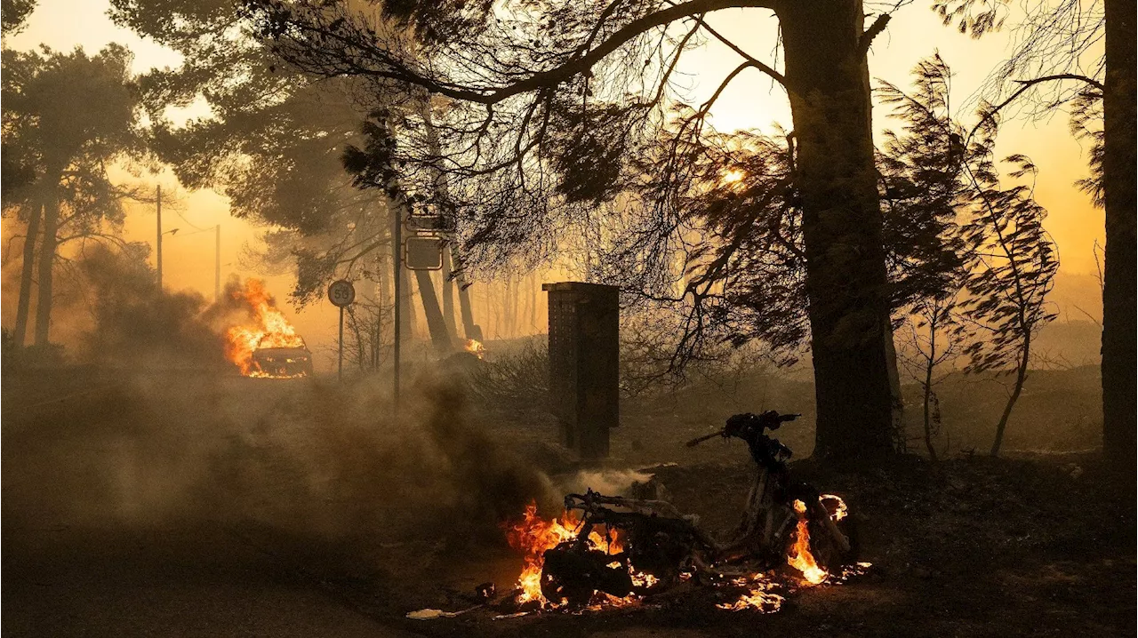 Incendie en Grèce : la France envoie 180 sapeurs-pompiers et des moyens matériels en renfort