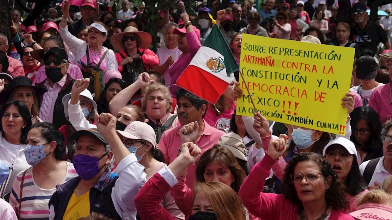 Marea Rosa, con menos fuerza, va contra supermayoría de 4T