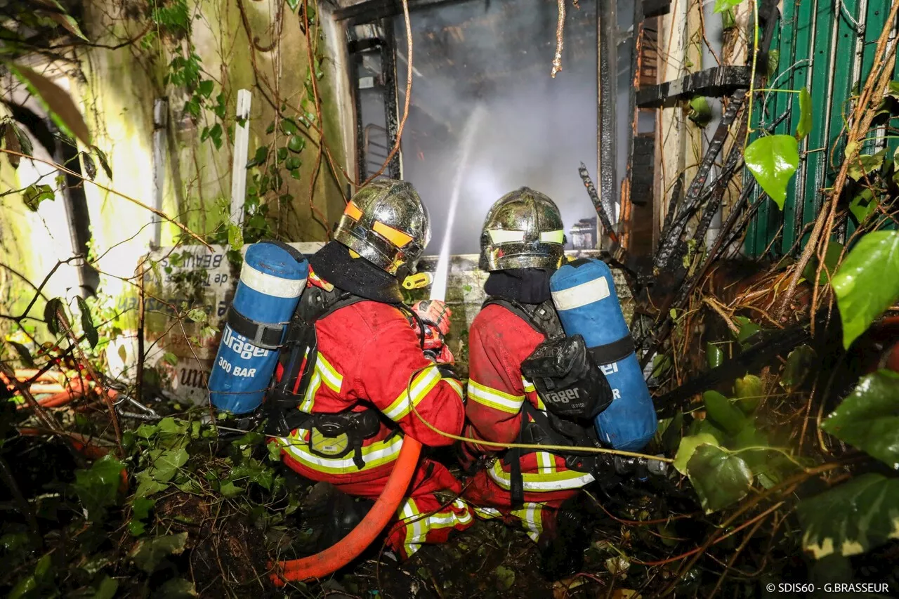 Une maison désaffectée détruite dans un incendie en pleine nuit à Beauvais