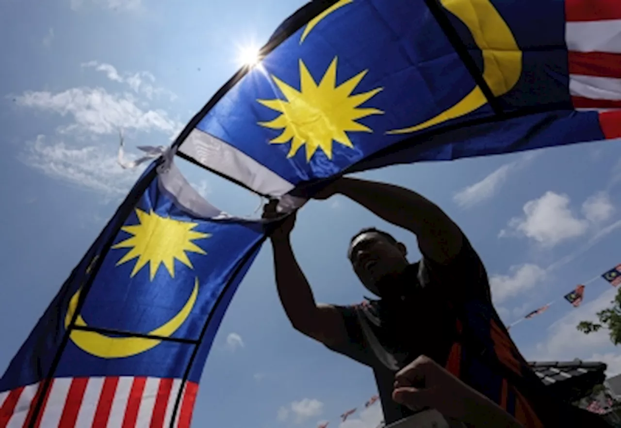 Perak cops arrest elderly man for hoisting Jalur Gemilang upside down at building