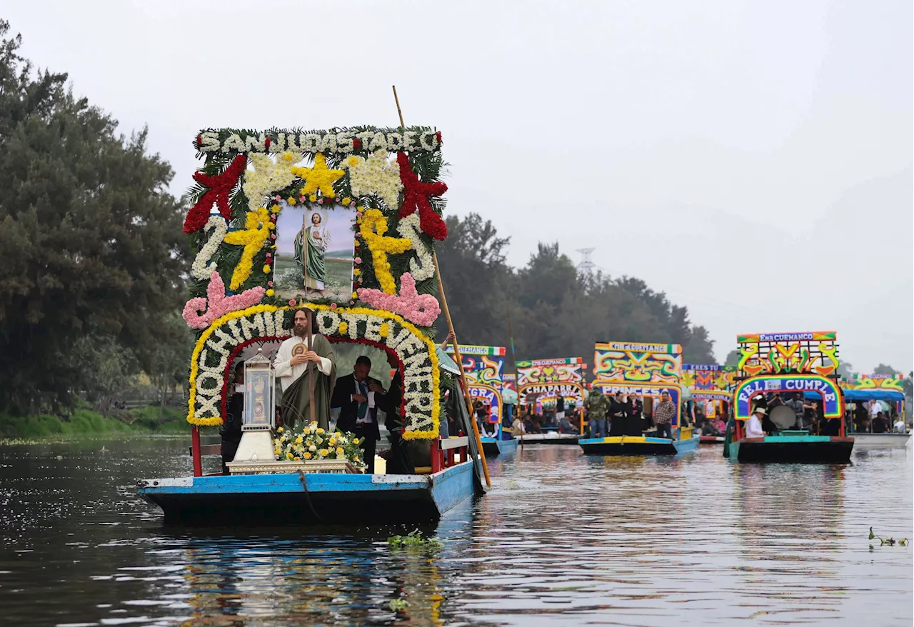 Catholic devotees honor St Jude's relic with watery procession through Mexico's Xochimilco cana