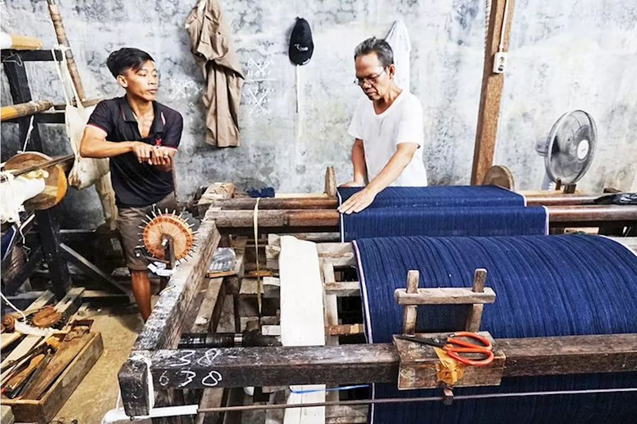 Produksi Tenun Dengan Pewarna Alam Tembus Pasar AS dan Belanda