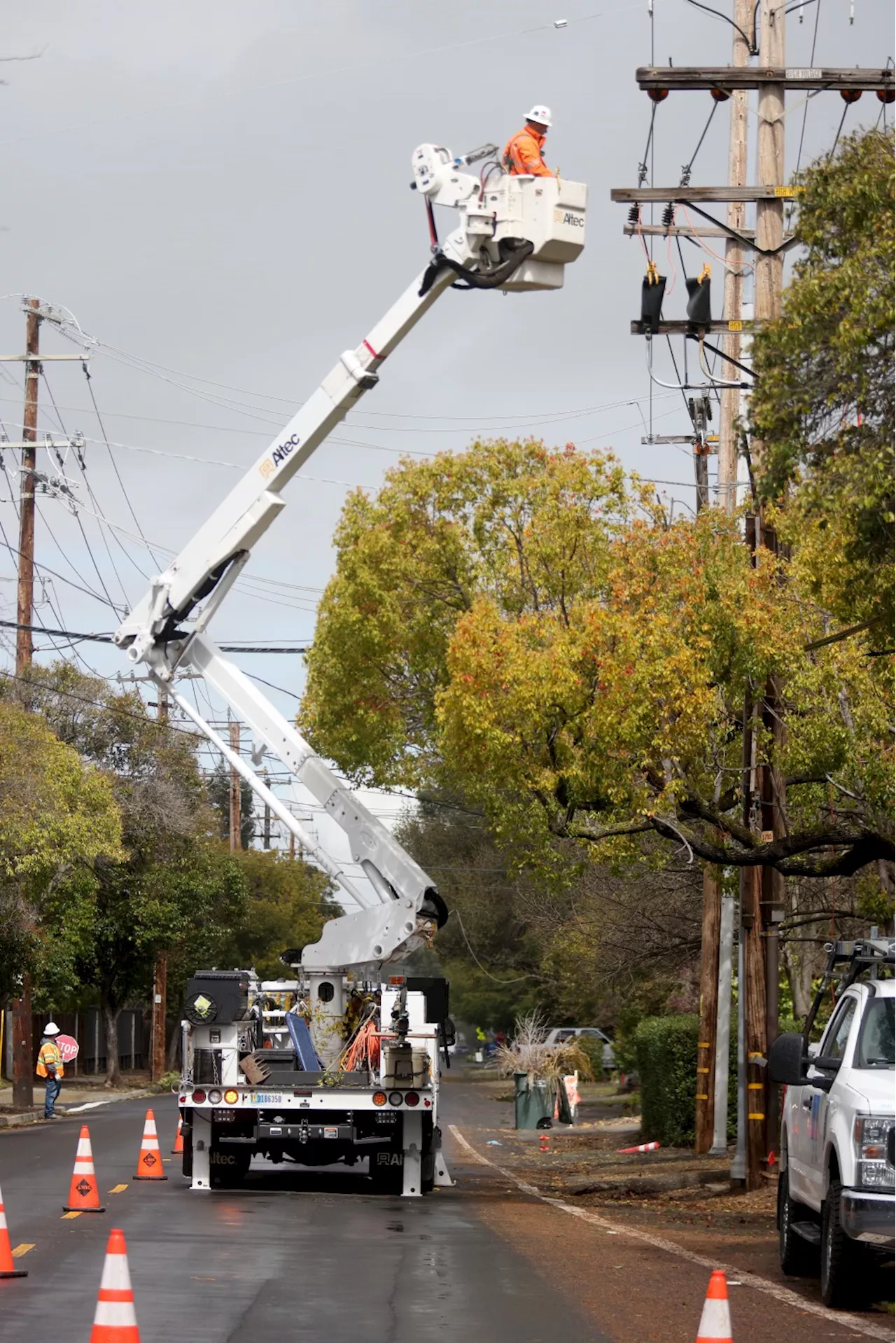 Over 50 residents still without power in Palo Alto