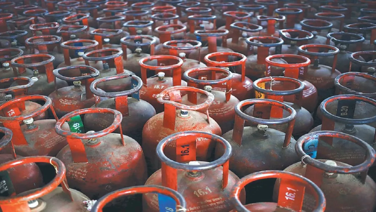 LPG Price: इस राज्य में एलपीजी सिलेंडर पर मिलेगी 450 रुपये की छूट, जानें किसे होगा लाभ