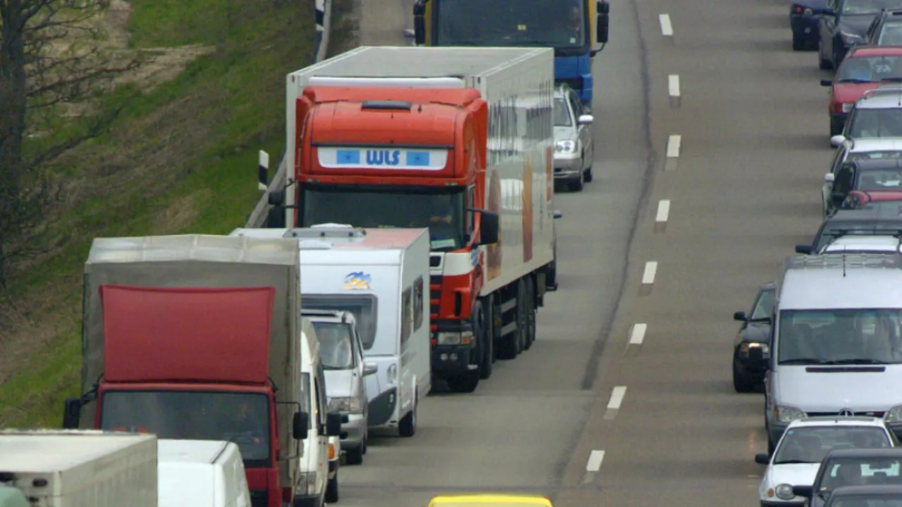 Autofahrer machten in Rettungsgasse auf A8 bei Wels kehrt