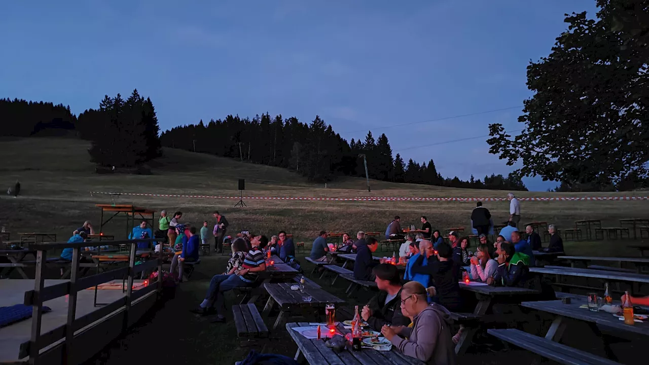 Rund 130 Leute beim „Sternderl schauen“ am Hochbärneck