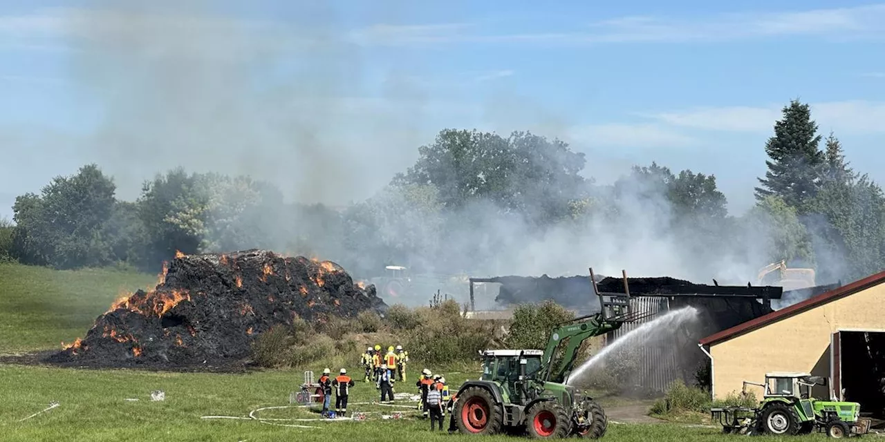 Scheune bei Wassertr&uuml;dingen komplett abgebrannt: Hoher Sachschaden