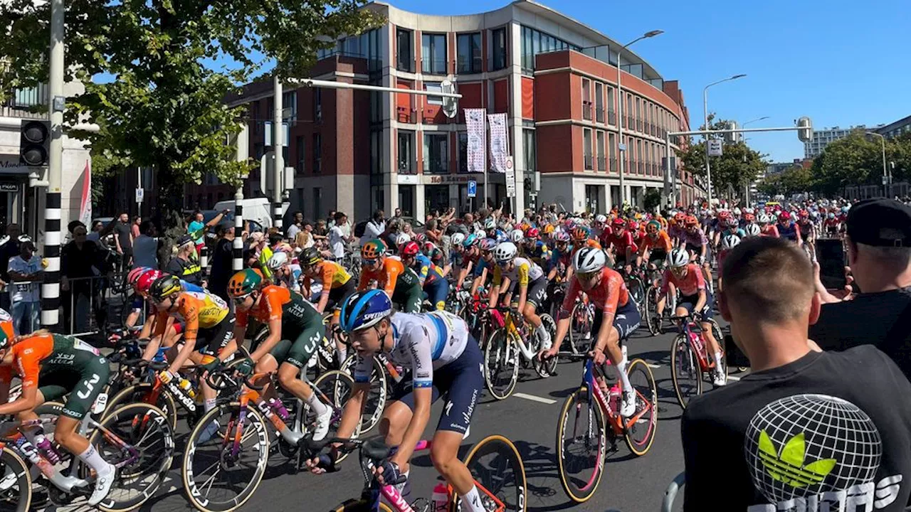 Tour de France Femmes raast door de Schilderswijk: 'Een soort Koningsdag'