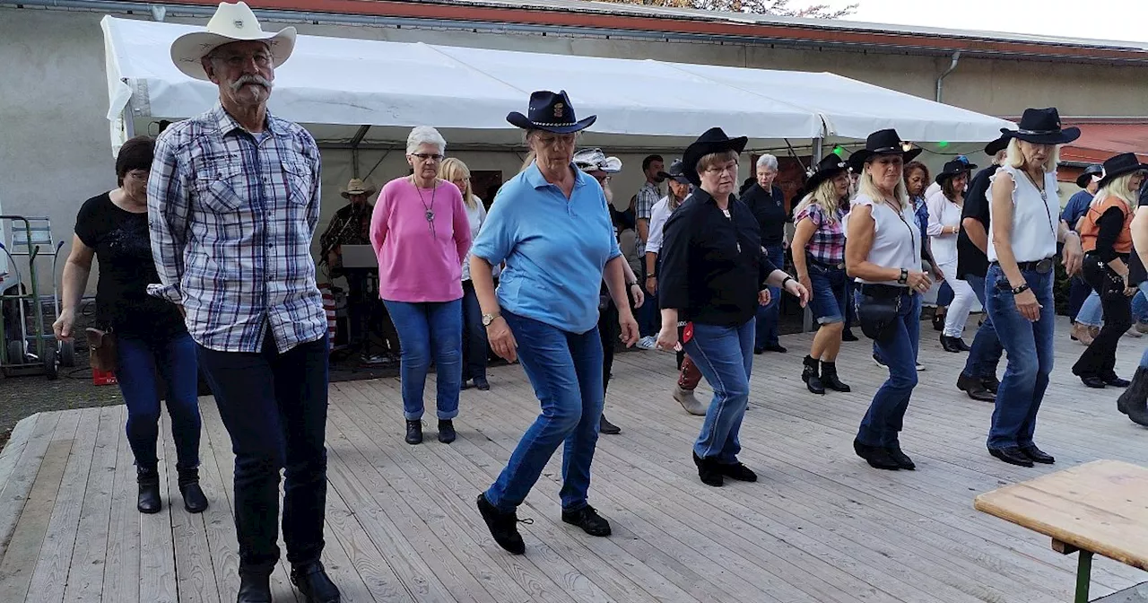 Mit Cowboy-Hut und Stiefeln: Wenn Löhner Schützen in der Reihe tanzen