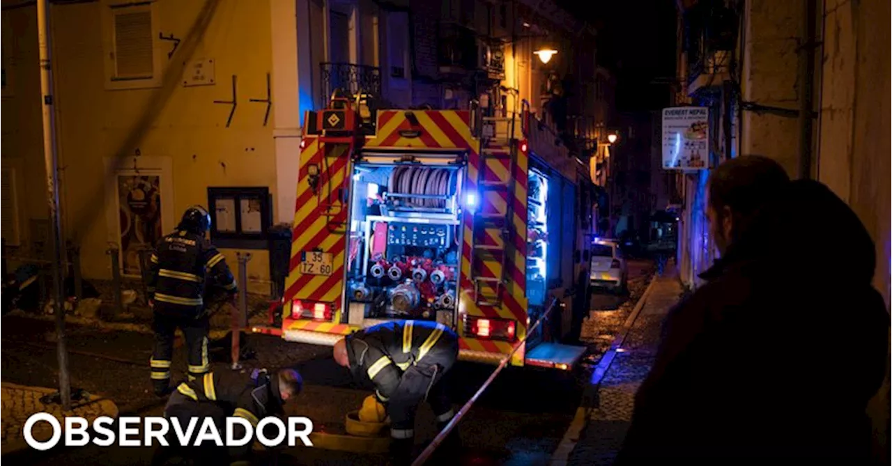 Câmara intervém em prédio devoluto que ardeu no domingo em Lisboa por risco de colapso