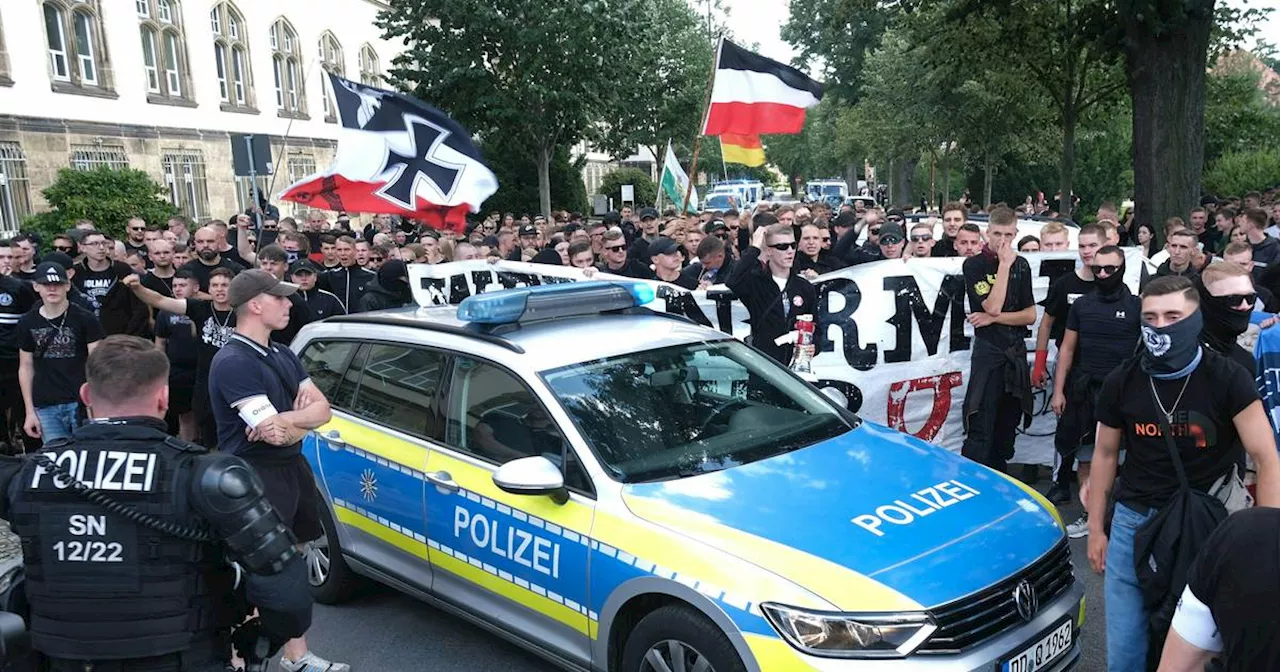 Bautzen: Rechtsextreme protestieren bei CSD - großer Polizeieinsatz