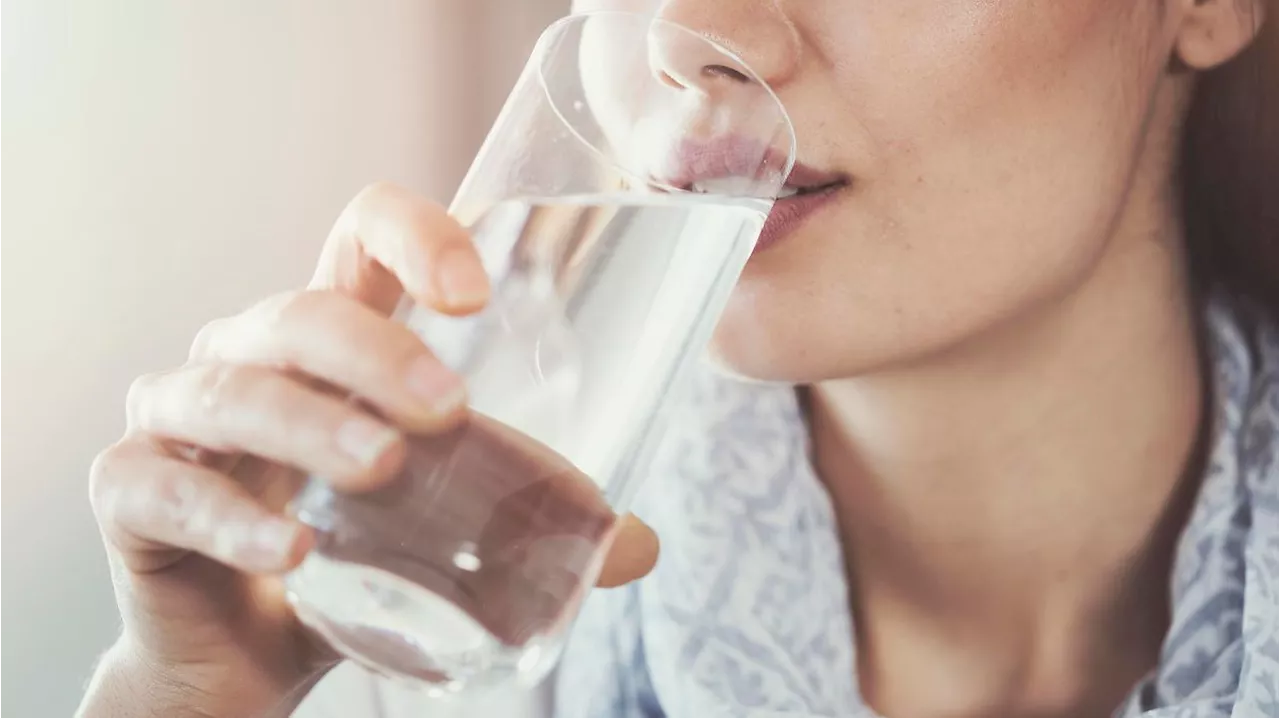 DAS passiert mit unserem Körper, wenn wir dauerhaft zu wenig trinken