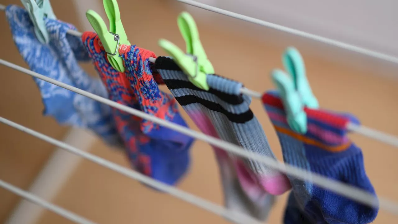 Life-Hack gegen die Hitze: Socken-Trick sorgt für schnelle Abkühlung