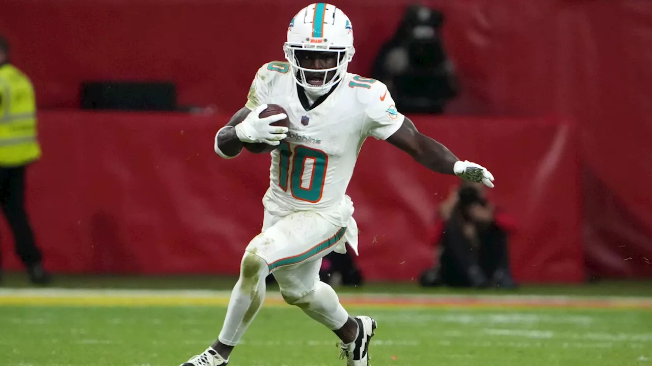 Dolphins WR Tyreek Hill Says He’s ‘For Sure’ Better Than KC Chiefs QB Patrick Mahomes