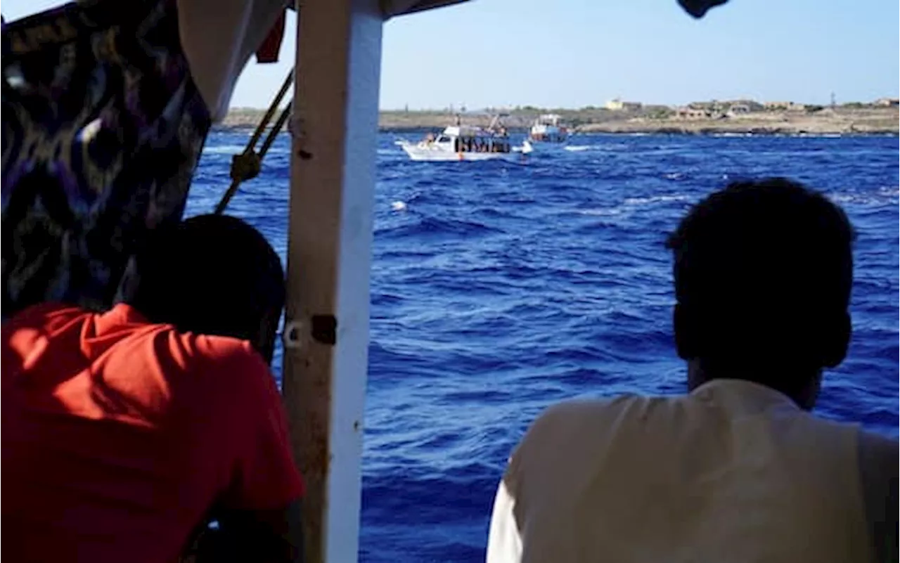 Migranti, annega durante soccorsi. Altri sbarchi a Lampedusa