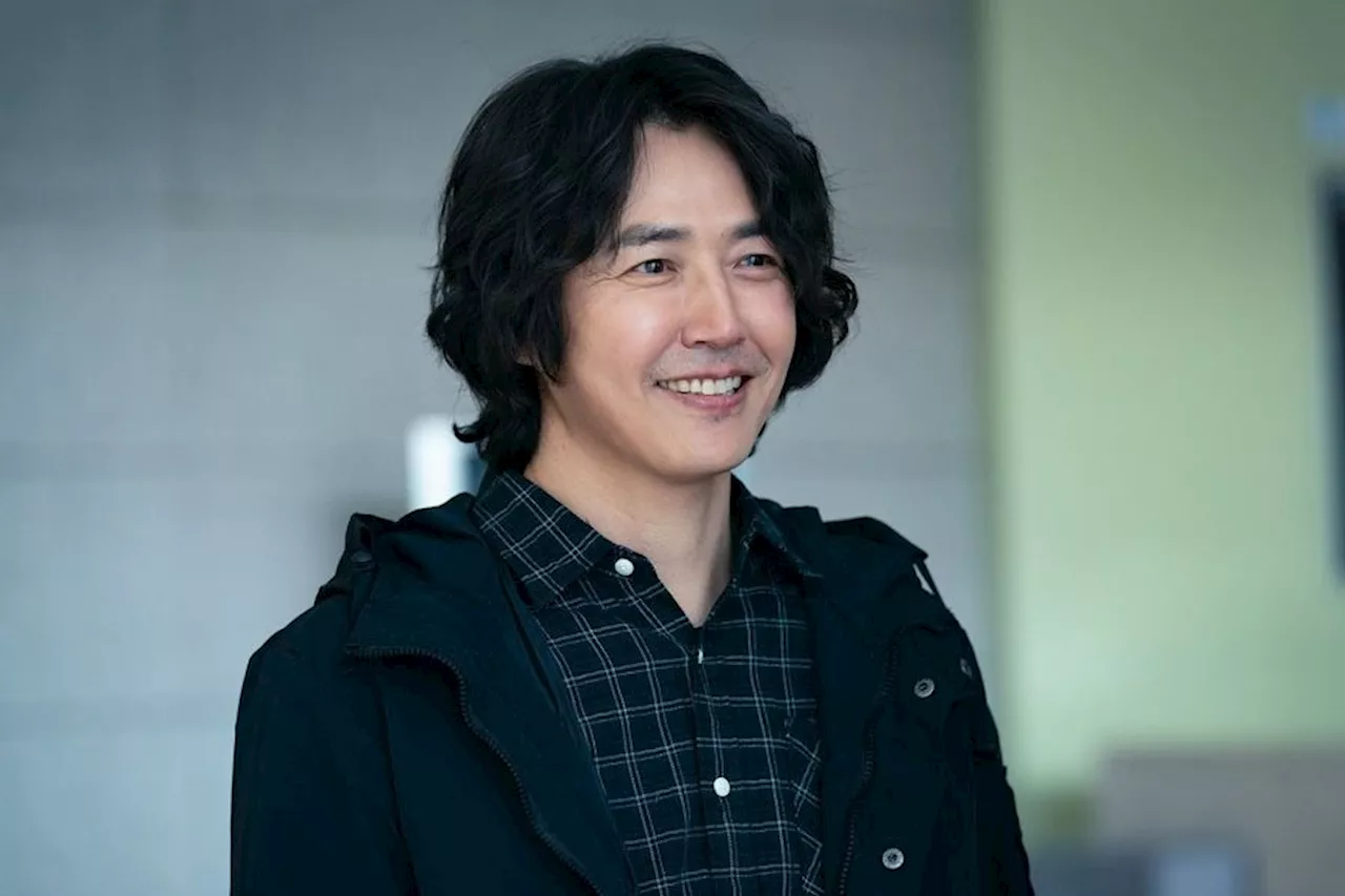 Yoon Sang Hyun Is A Man With A Captivating Personality In New Drama “Perfect Family”