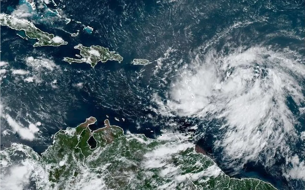 Météo : la Guadeloupe placée en vigilance rouge en raison d’un cyclone qui pourrait devenir tempête tropicale