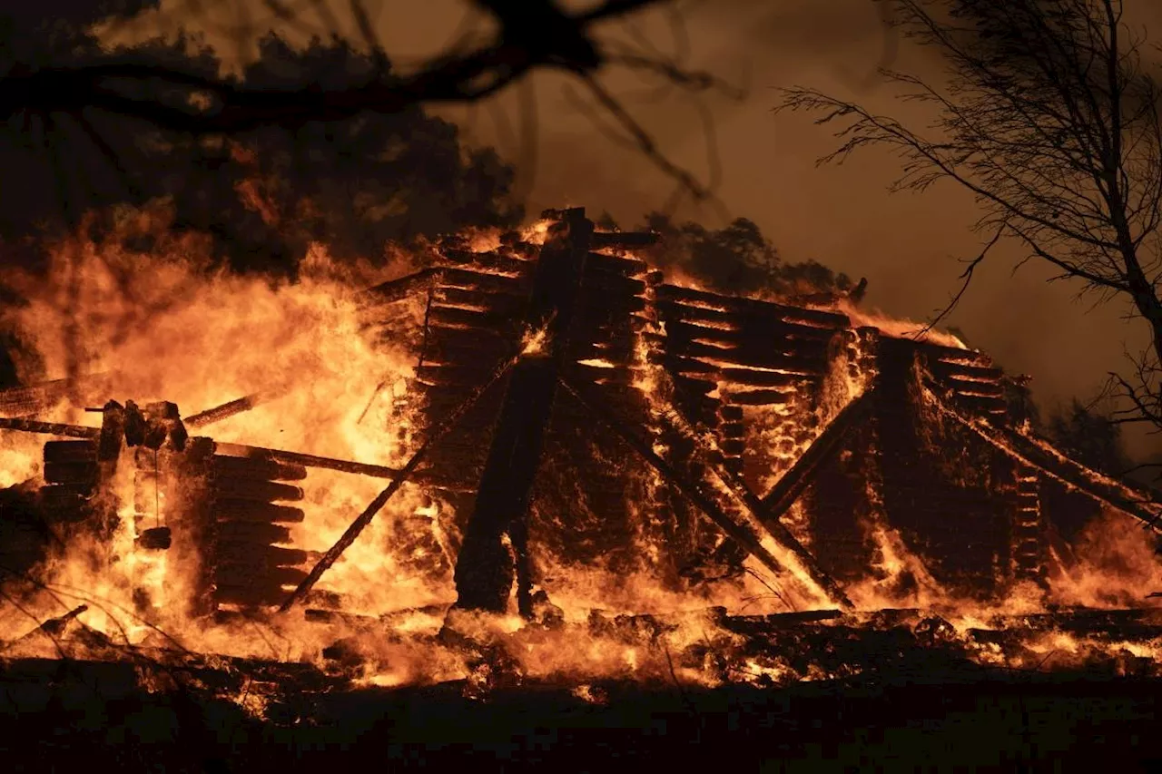 Greece orders thousands to evacuate as wildfires rage