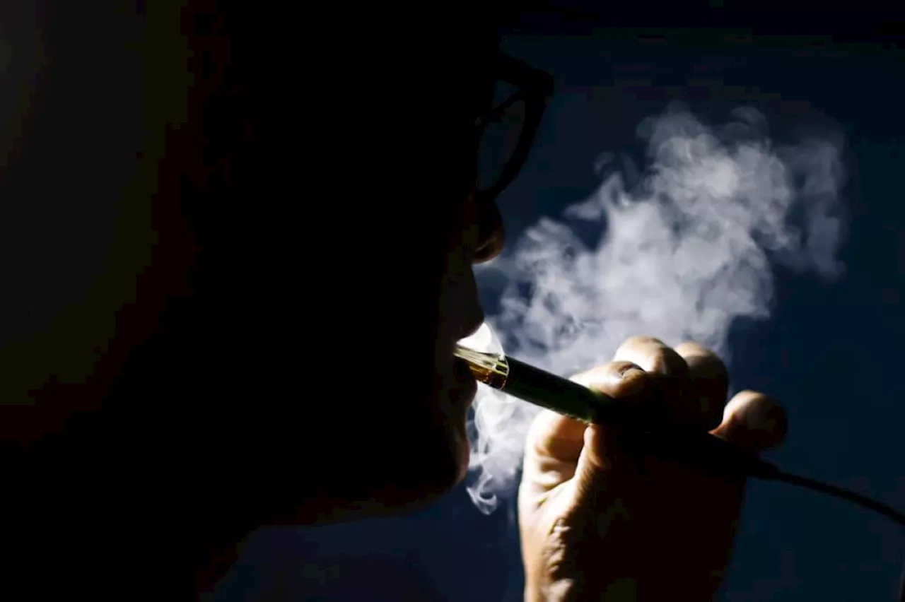 Lawmakers urged to review vape law