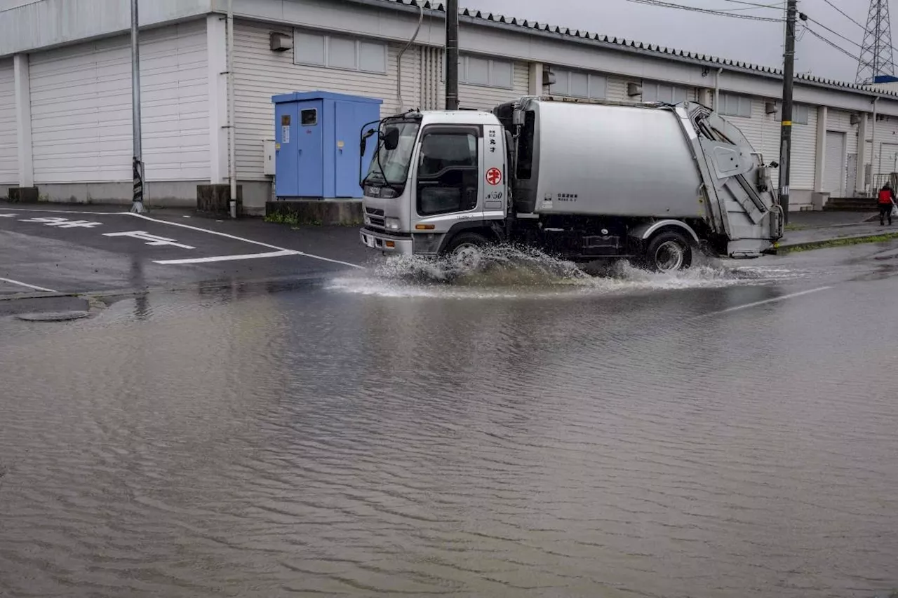 Storm dumps rain, cancels flights in Japan