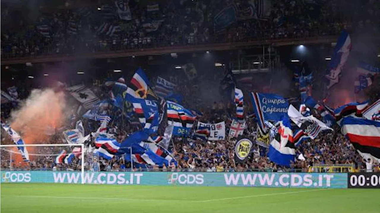 Fumogeni attorno allo stadio 'Ferraris': i tifosi festeggiano i 78 anni della Sampdoria