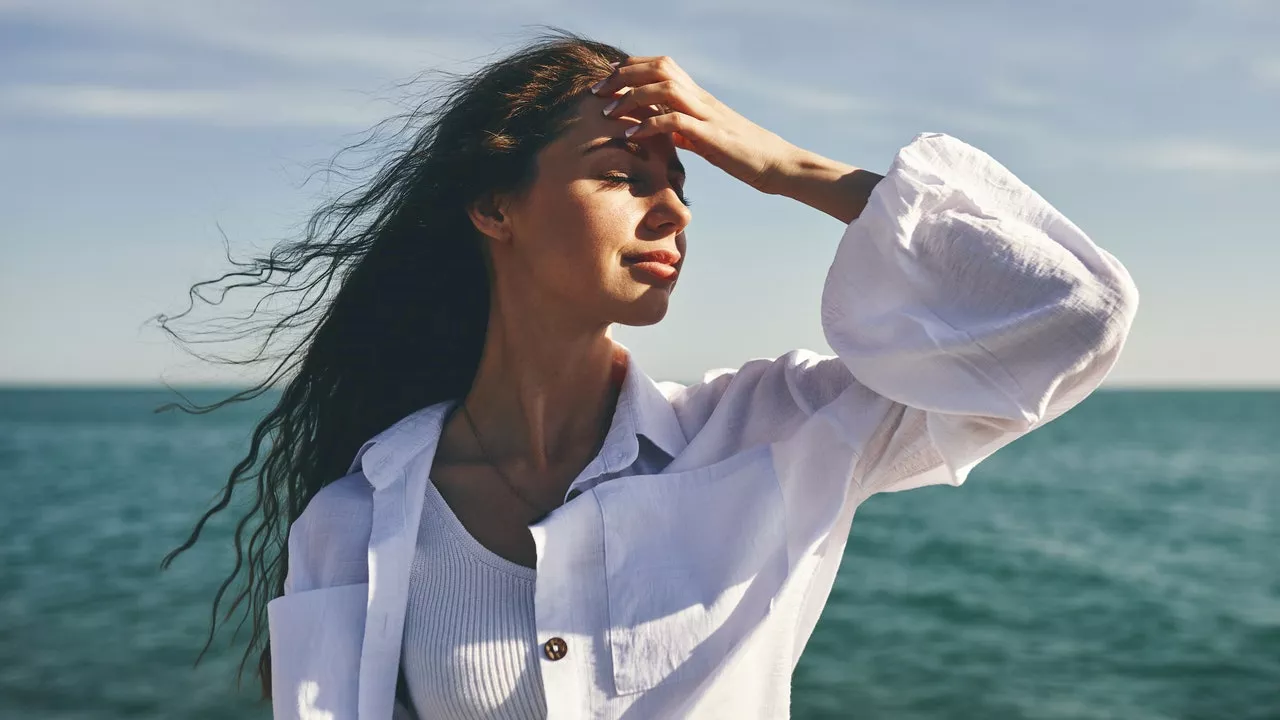 Capelli al mare: cosa fare e cosa non fare per non averli come «paglia» al rientro