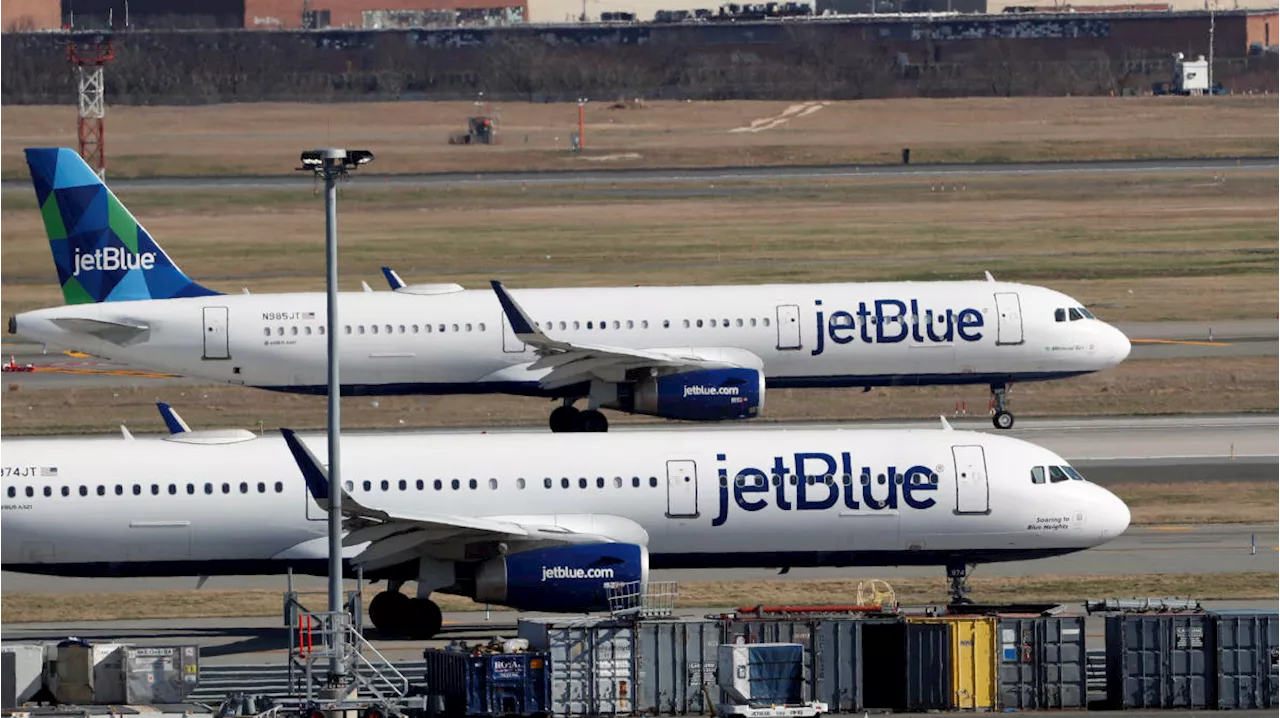 JetBlue falling on $2.7B debt offering, Moody's downgrade