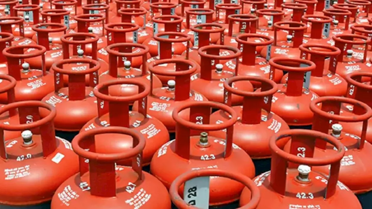 LPG Cylinder Offer: ಎಲ್‌ಪಿಜಿ ಗ್ಯಾಸ್‌ ಬಳಕೆದಾರರಿಗೆ ಗುಡ್‌ ನ್ಯೂಸ್‌..ಸಿಲಿಂಡರ್‌ ಬೆಲೆಯ ಮೇಲೆ ಭಾರಿ ರಿಯಾಯಿತಿ..!