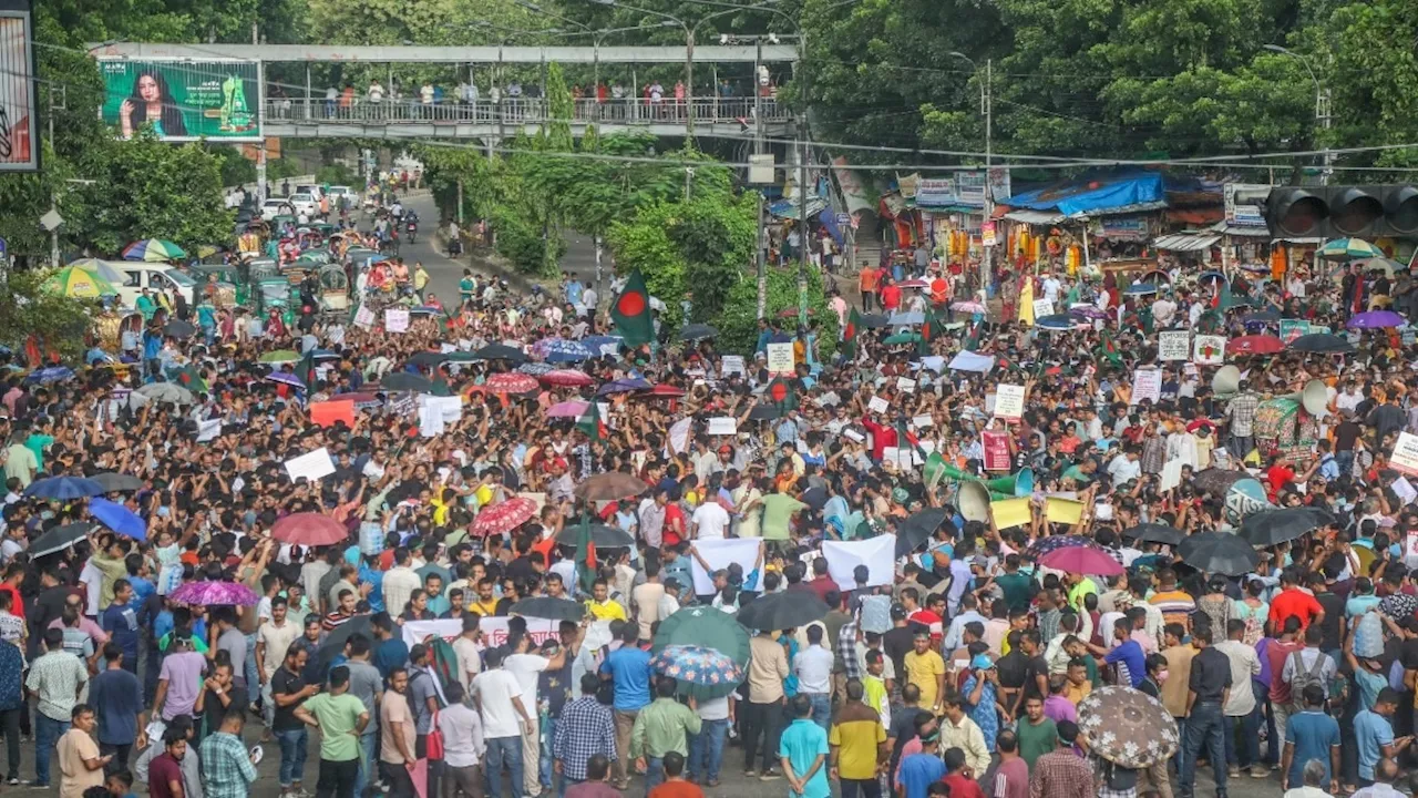 बेलआउट पर बैंक, फूड इन्फ्लेशन 13 साल में सबसे ज्यादा, सप्लाई चेन ध्वस्त... बांग्लादेश का कैसे होगा बेड़ा पार