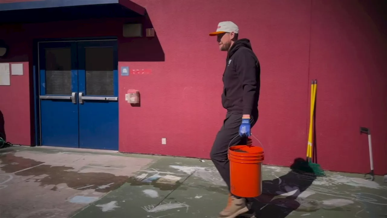 Former SF Giant Hunter Pence's nonprofit helps clean up garden at Tenderloin school