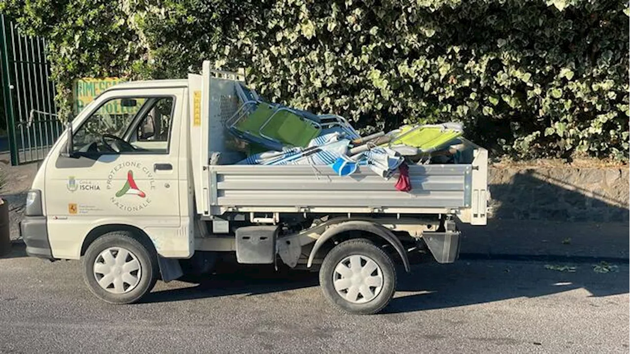 Blitz a Ischia contro i furbetti degli ombrelloni 'segnaposto'