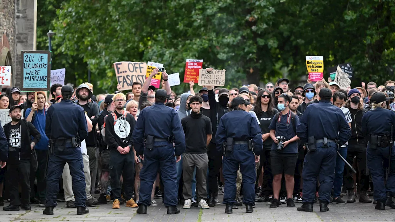 Émeutes au Royaume-Uni: la police fait état de plus de 1.000 arrestations