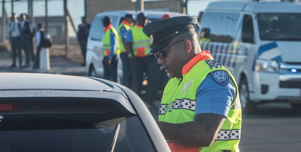 Cape Town traffic officer run over by school transport driver