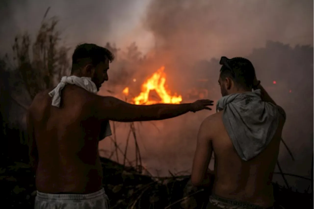 Grèce: renforts européens attendus pour l'incendie près d'Athènes