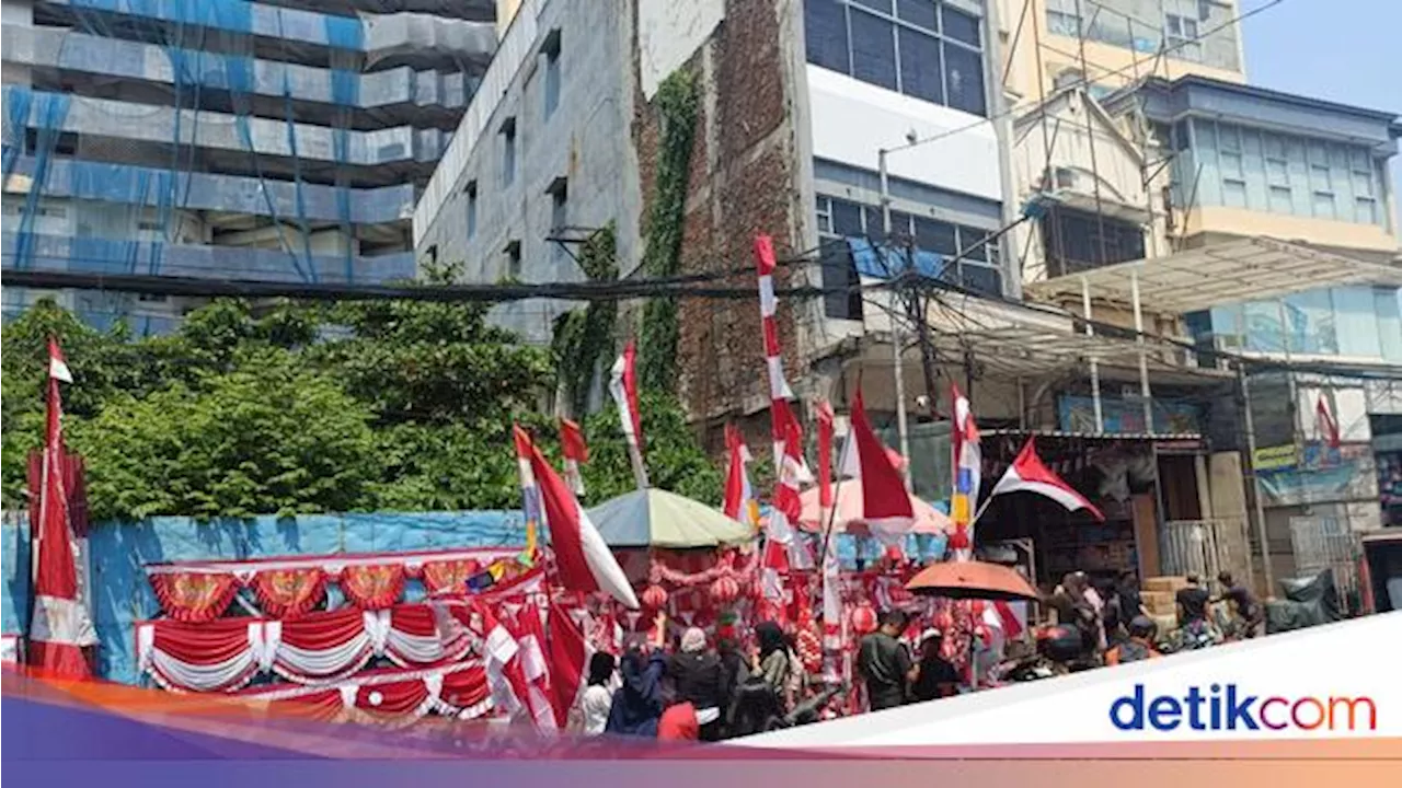 Omzet Penjual Bendera Merah Putih Pasar Asemka Turun, Ini Penyebabnya