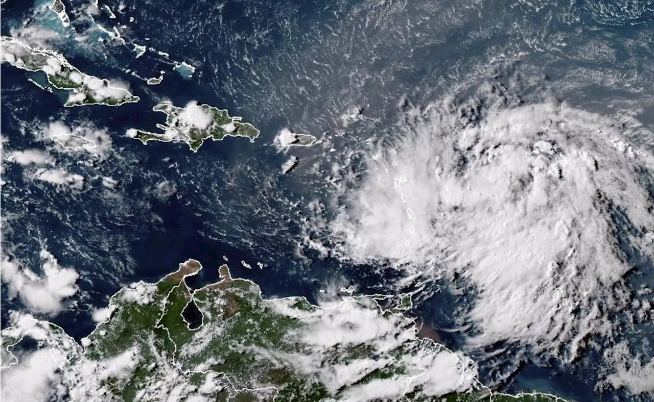 Tormenta tropical Ernesto podría convertirse en huracán a su paso por el norte de Puerto Rico